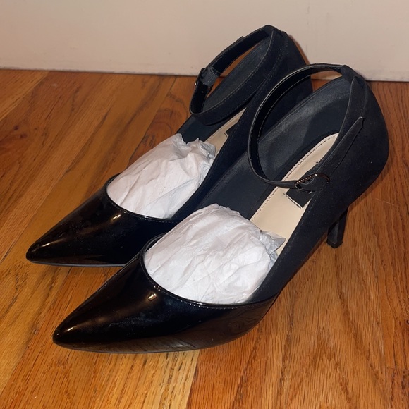 Jones New York Signature ankle strap heels - Picture 2 of 8